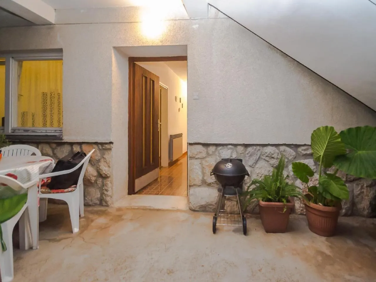 Apartment In Njivice/Insel Krk 33552  Njivice